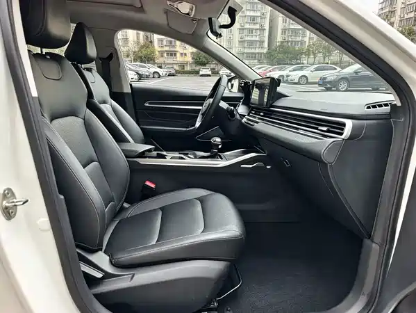 Geely Emgrand 2021