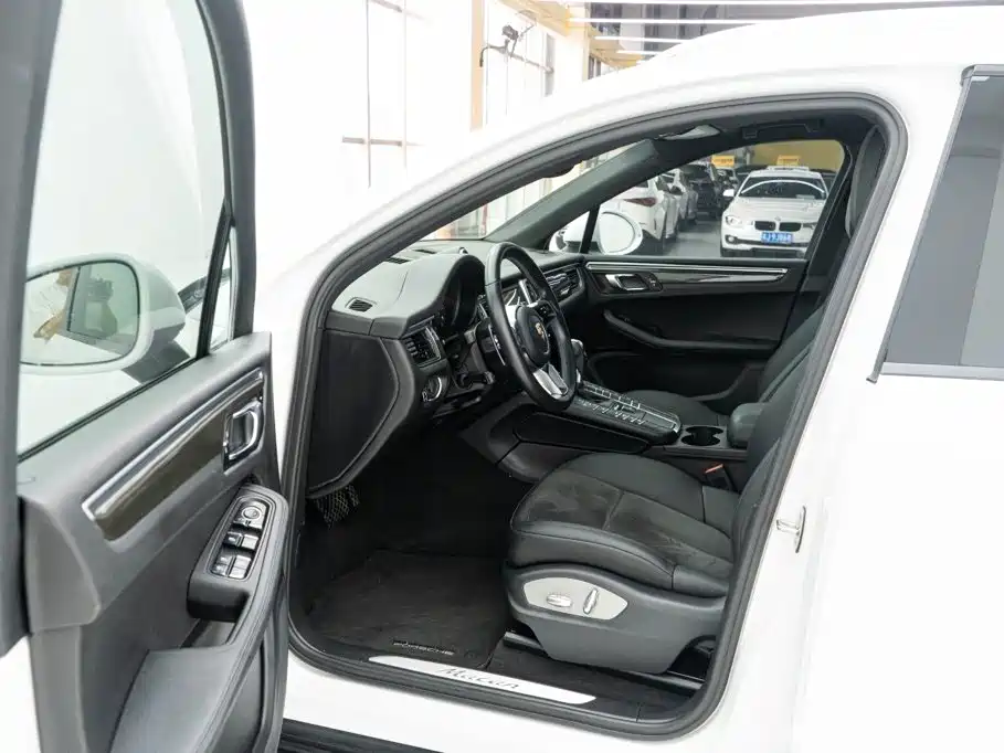 Porsche Macan 2015 — фото 14