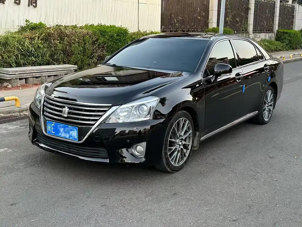Toyota Crown 2013 — фото 1