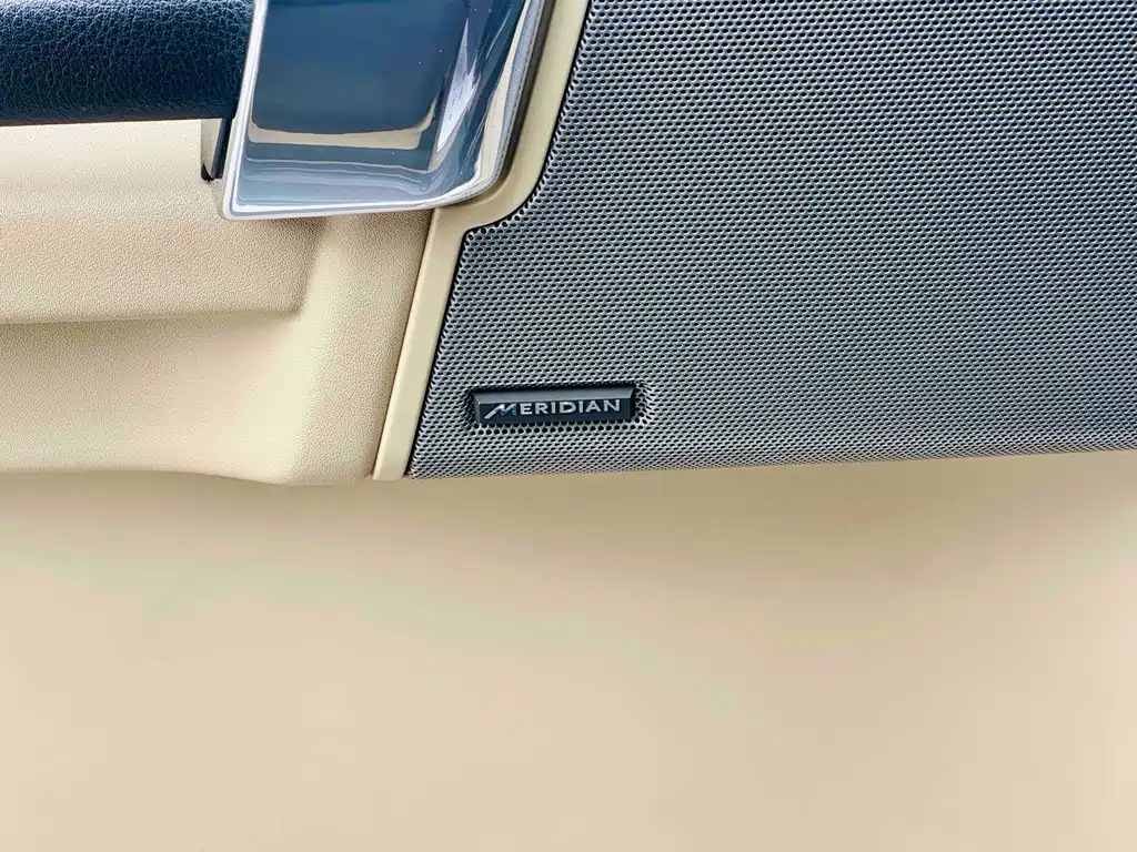 Land Rover Discovery 2015 — фото 15