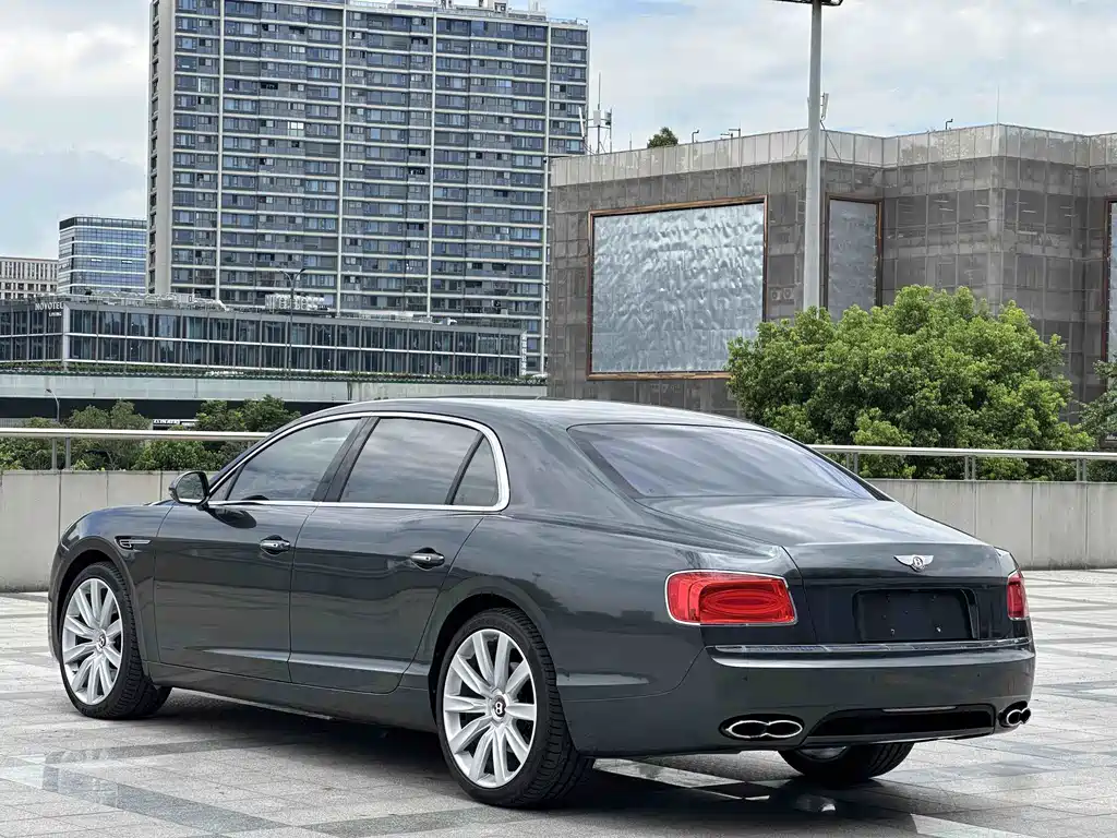 Bentley Flying Spur 2017 — фото 10