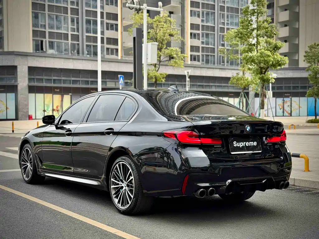 BMW 5 Series 2021 — фото 18