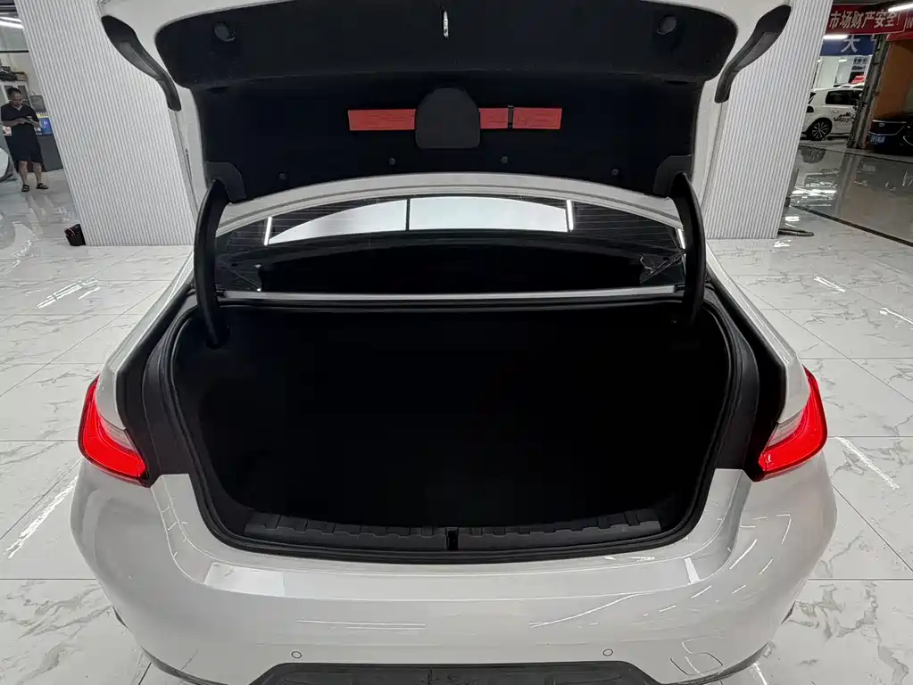 BMW 3 Series 2023 — фото 11