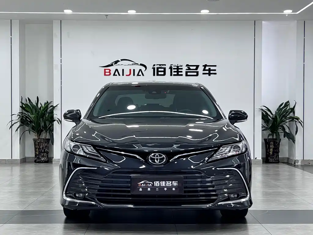 Toyota Camry 2023 — фото 2