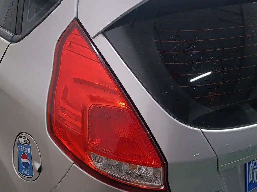 Ford Fiesta 2015 — фото 13