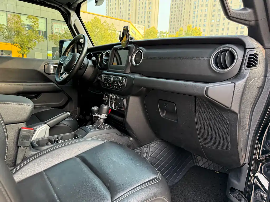 Jeep Wrangler 2021 — фото 12