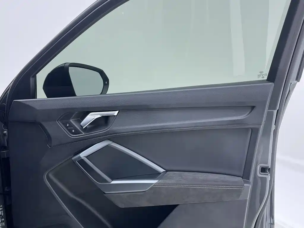 Audi Q3 Sportback 2023 — фото 29