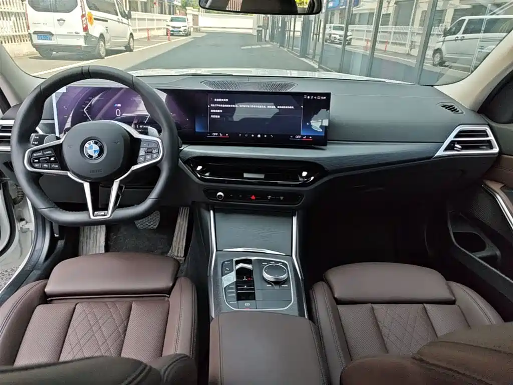 BMW 3 Series 2025 — фото 16
