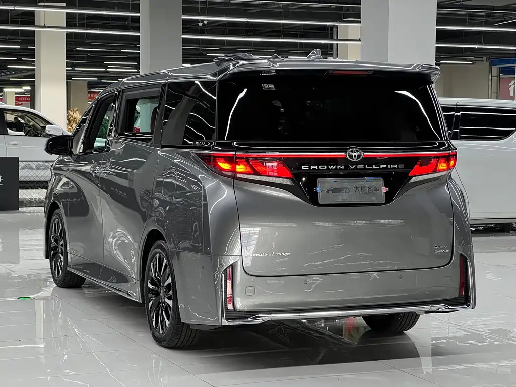 Toyota Vellfire 2026 — фото 6