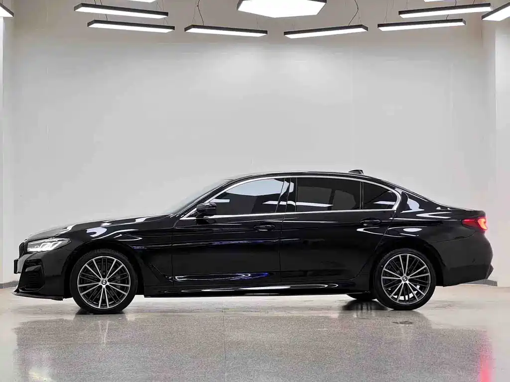 BMW 5 Series 2021
