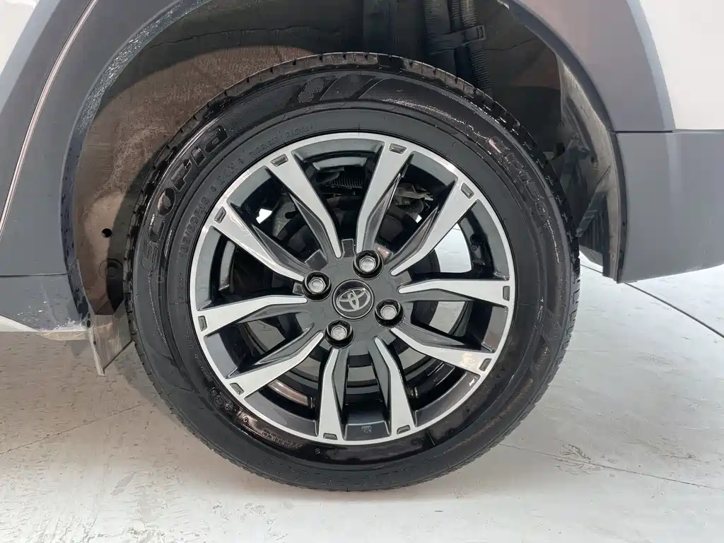 Toyota Yaris L 2022 — фото 24