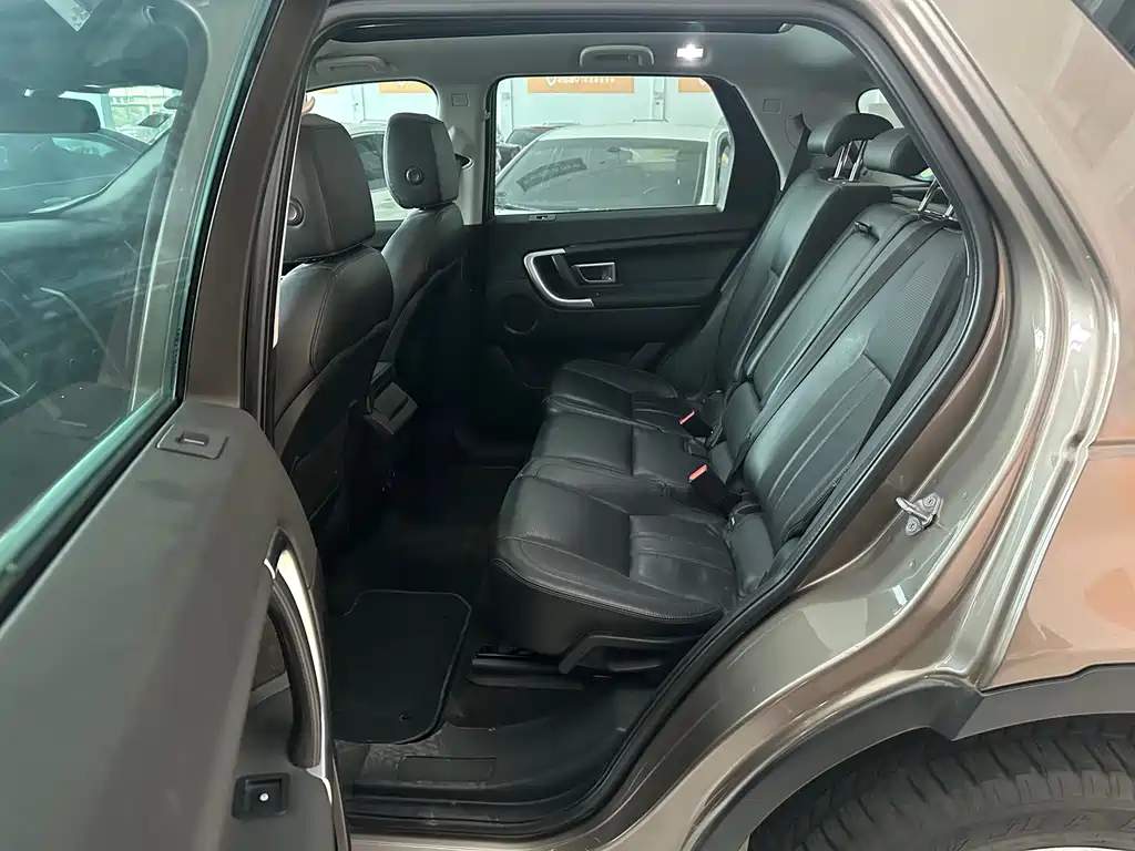 Land Rover Discovery Sport 2017 — фото 13