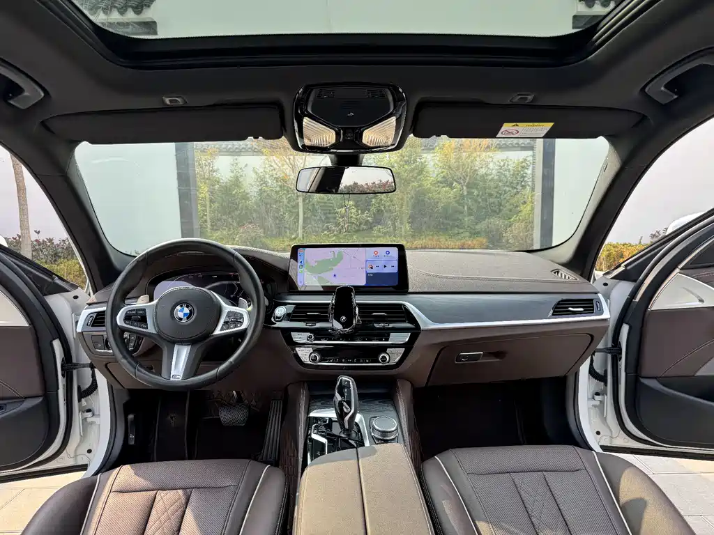 BMW 5 Series 2022 — фото 10