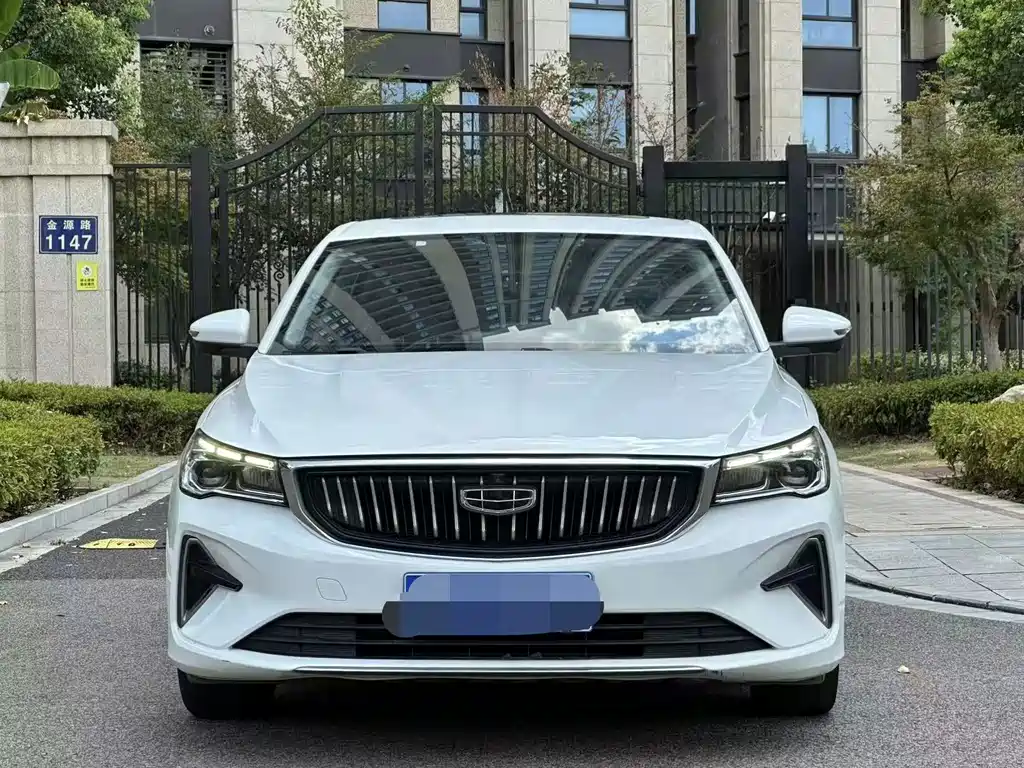 Geely Emgrand 2022
