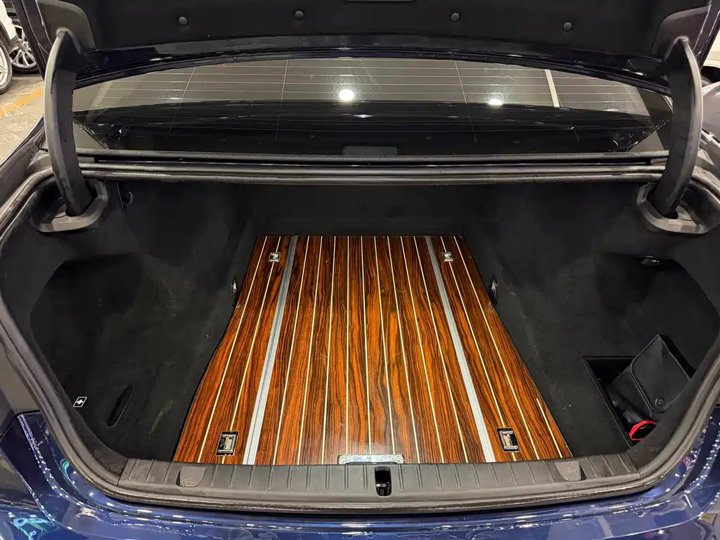 BMW 7 Series 2017 — фото 16