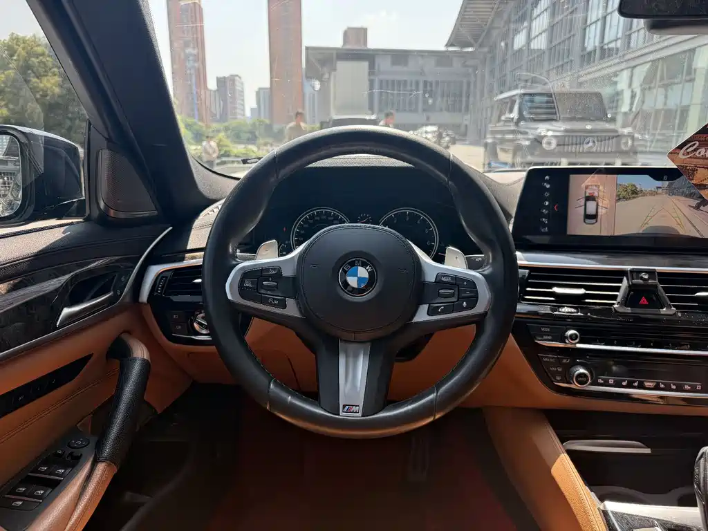 BMW 5 Series 2018 — фото 11