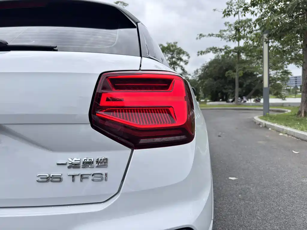 Audi Q2L 2023 — фото 17