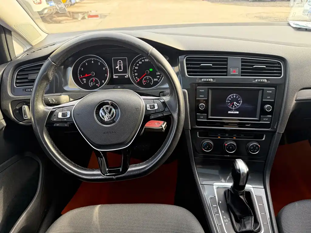 Volkswagen Golf 2018 — фото 10