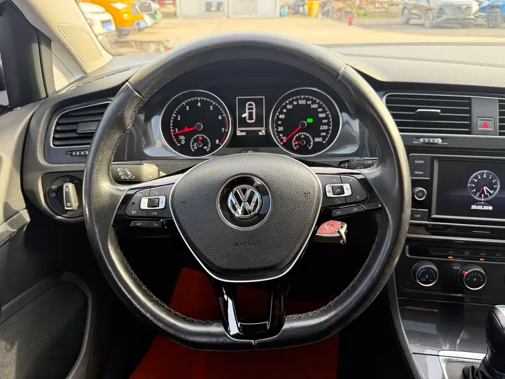 Volkswagen Golf 2018 — фото 11