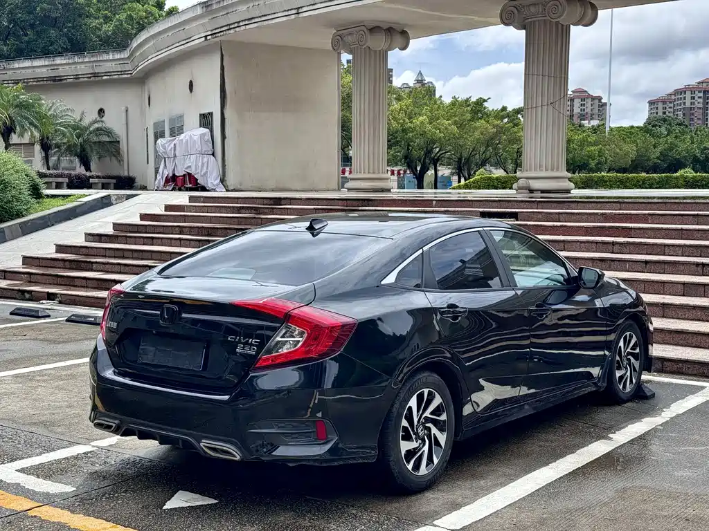 Honda Civic 2017 — фото 8