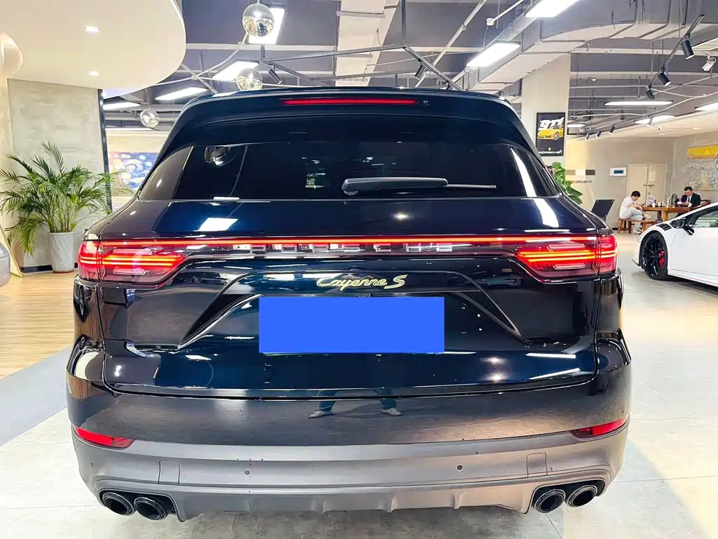 Porsche Cayenne Hybrid 2023 — фото 6