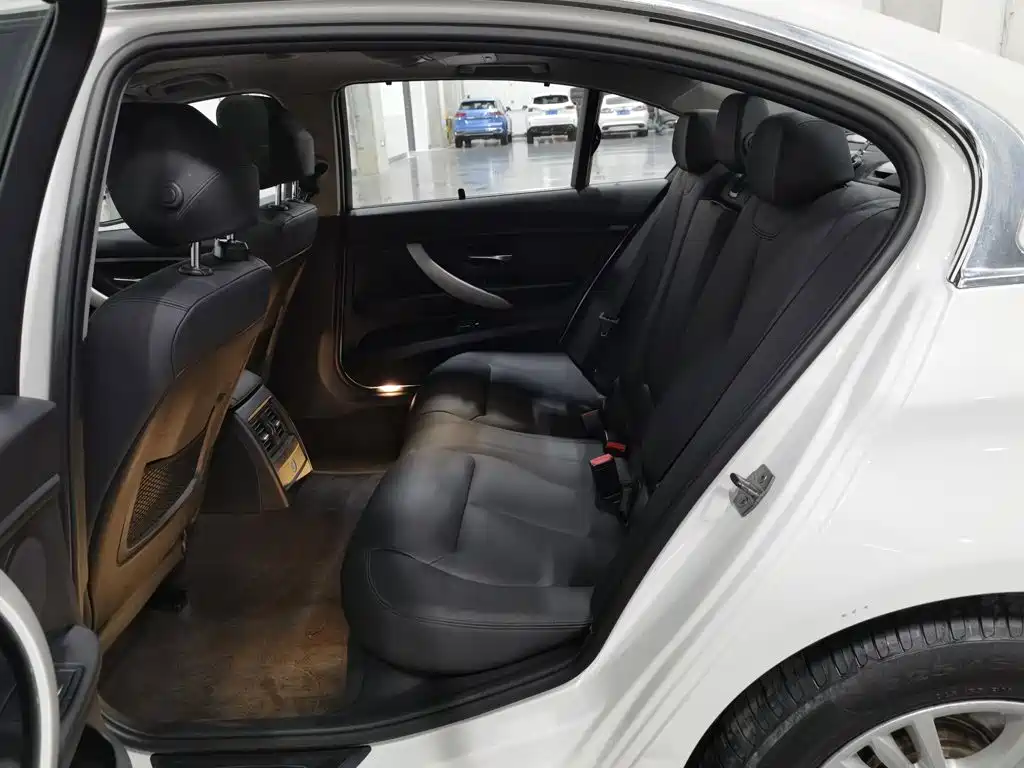 BMW 3 Series 2015 — фото 15