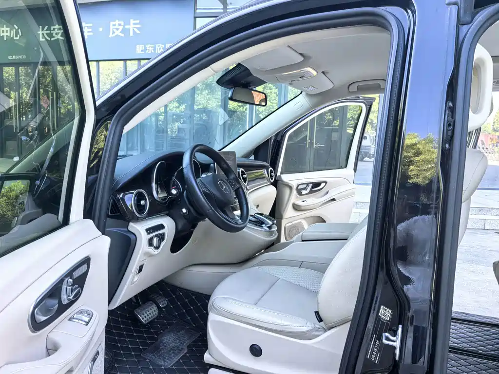 Mercedes-Benz V-Class 2019 — фото 11