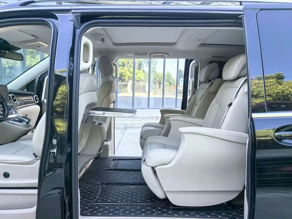 Mercedes-Benz V-Class 2019 — фото 15