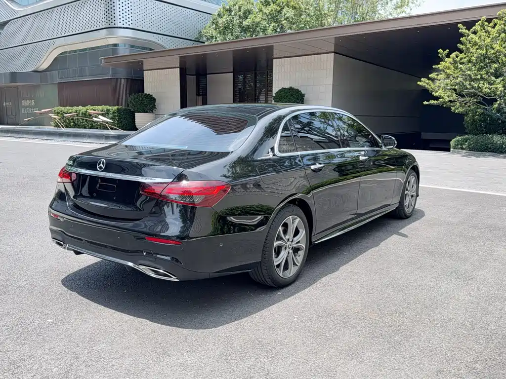Mercedes-Benz E-Class 2022 — фото 2