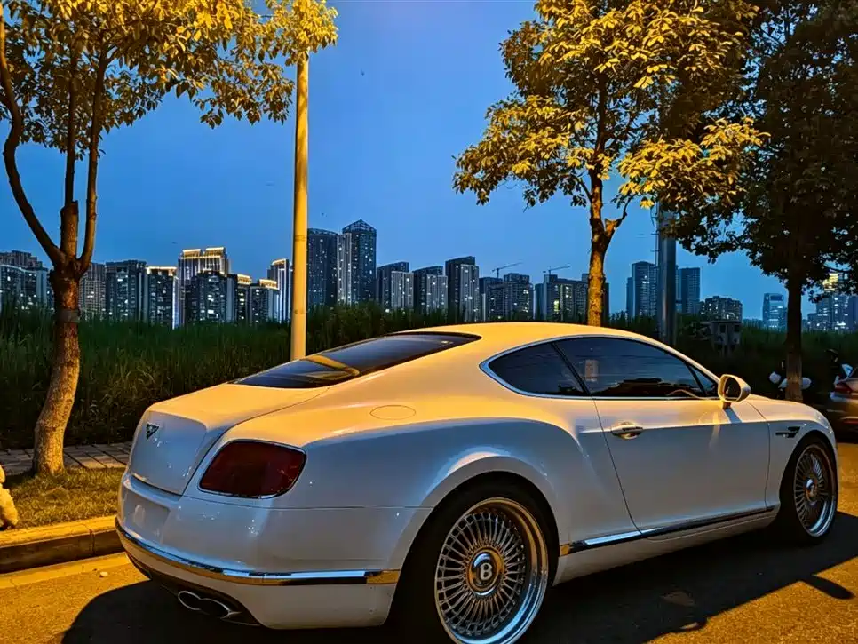 Bentley Continental 2014 — фото 4