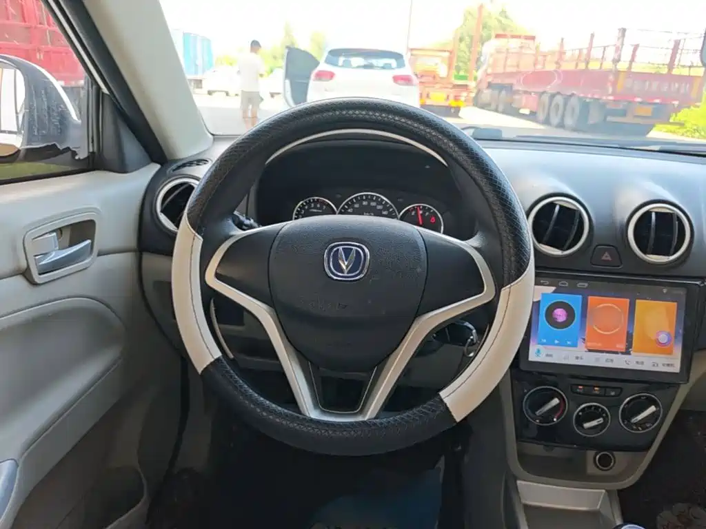 Changan Yuexiang V3 2018 — фото 11