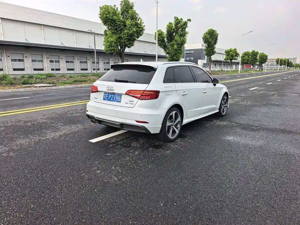 Audi A3 2018 — фото 12