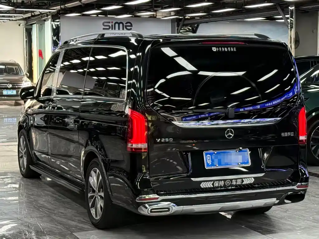 Mercedes-Benz V-Class 2022 — фото 13