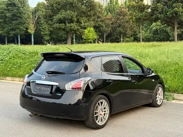 Nissan Tiida 2012