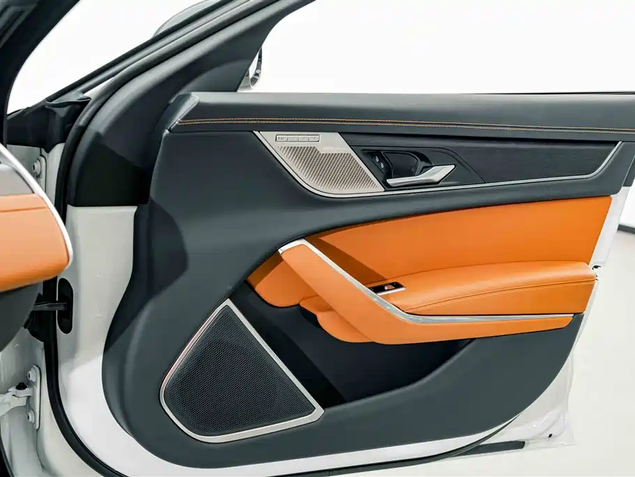 Jaguar XFL 2024 — фото 16