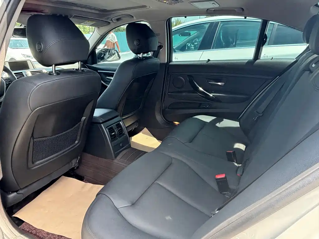 BMW 3 Series 2017 — фото 11