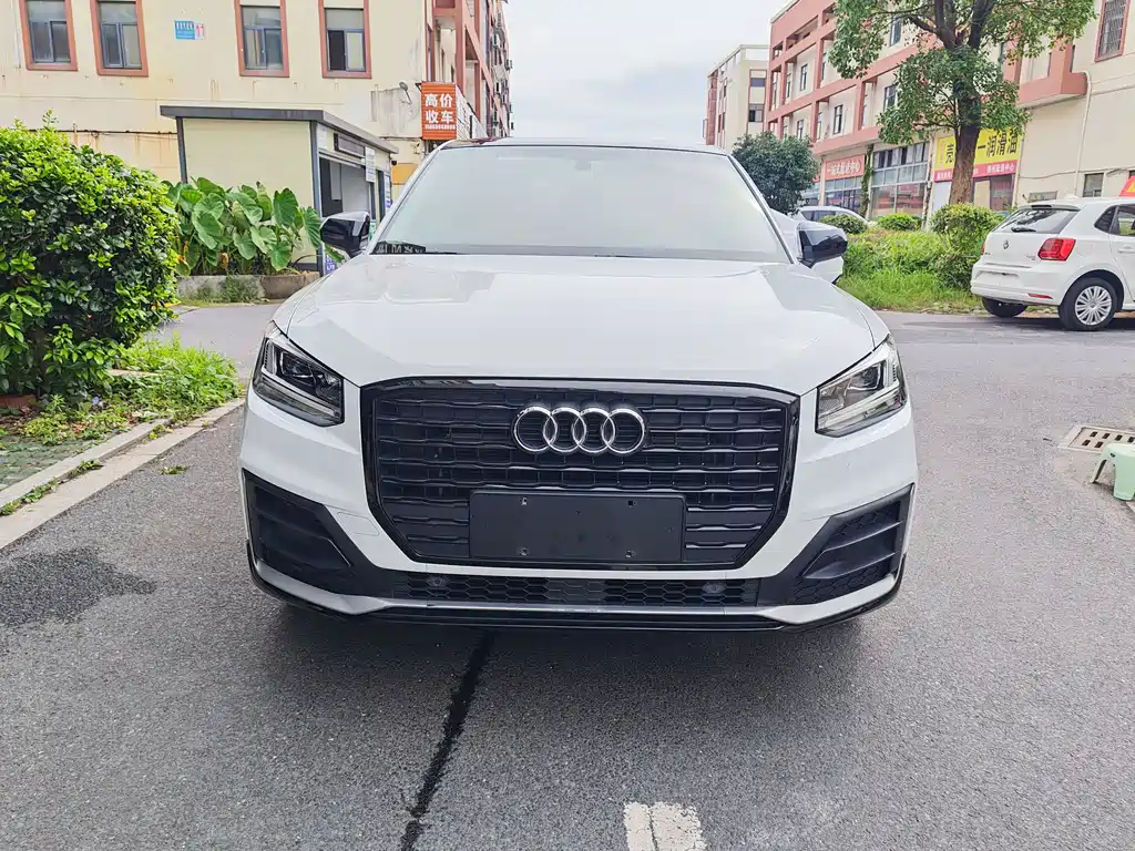 Audi Q2L 2019