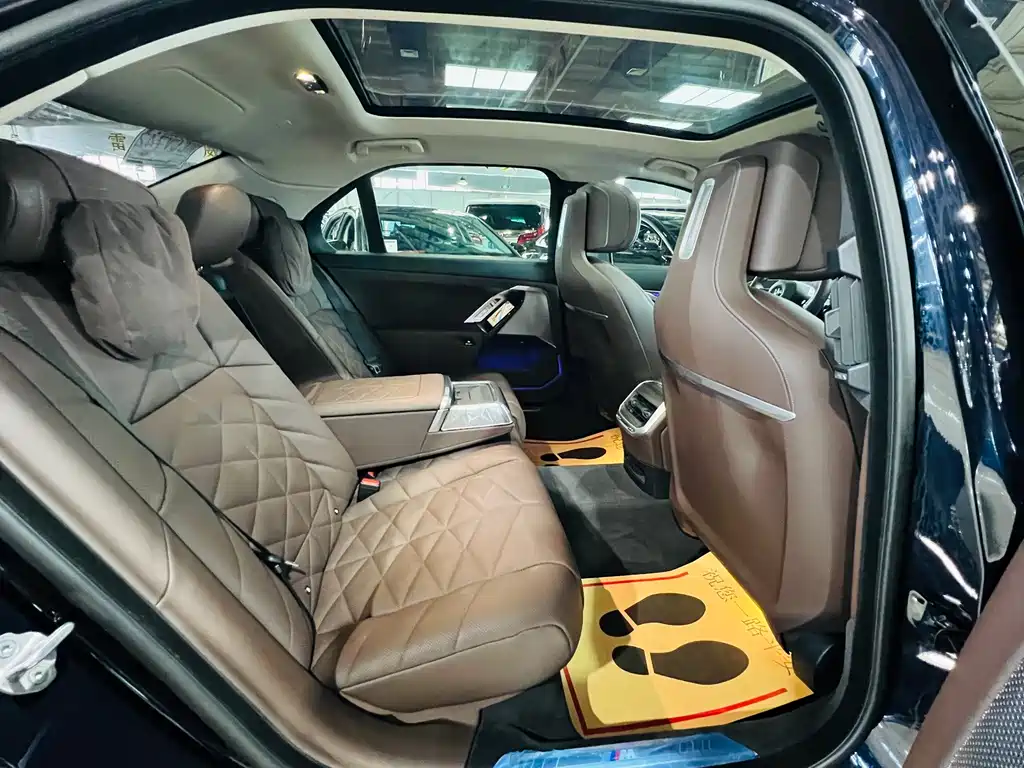 BMW 7 Series 2024 — фото 14