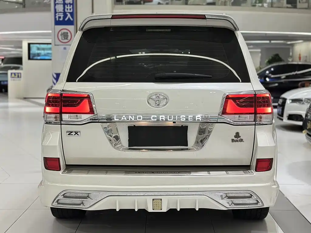 Toyota Land Cruiser 2016 — фото 9