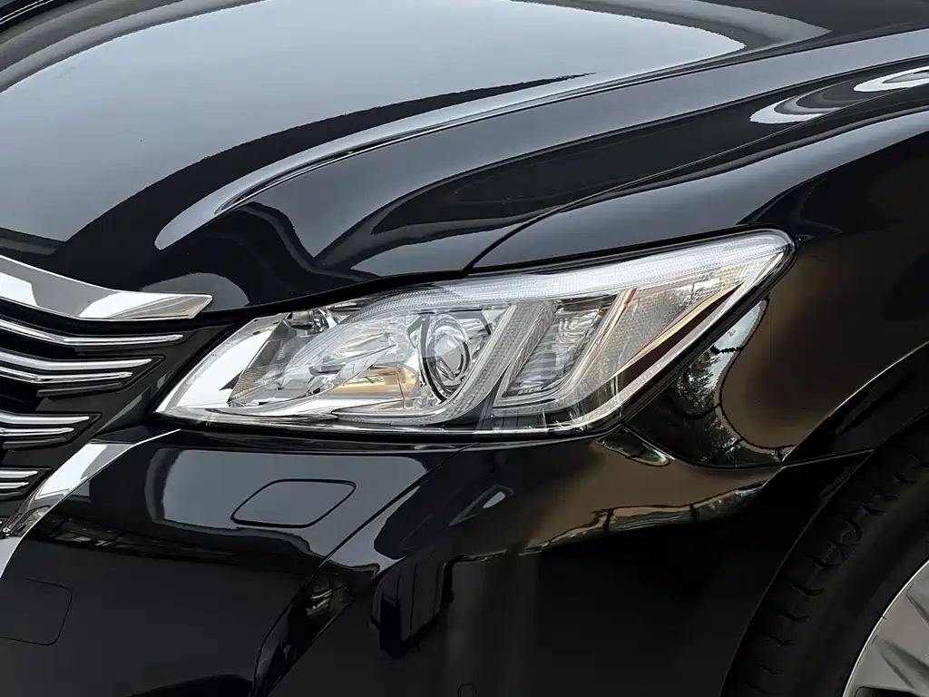 Toyota Crown 2016 — фото 33