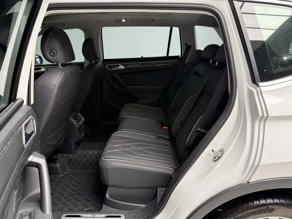 Volkswagen Tiguan L 2023 — фото 14