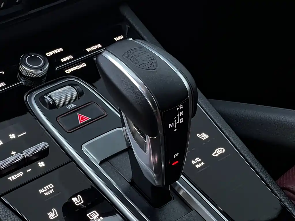 Porsche Cayenne 2022 — фото 16