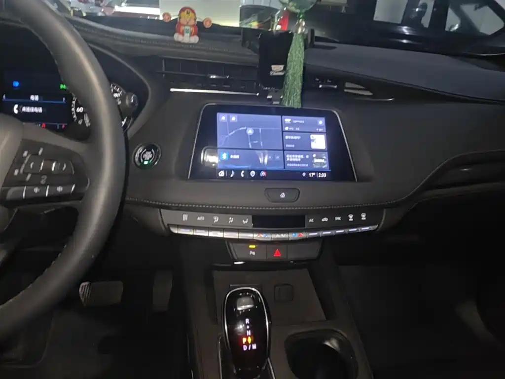 Cadillac XT4 2023 — фото 13