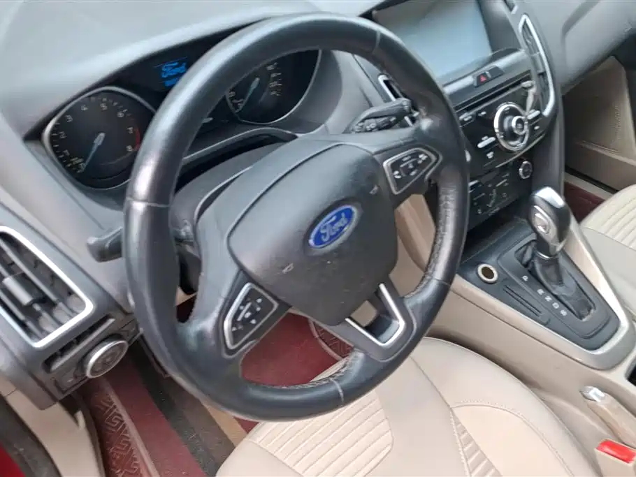Ford Focus 2015 — фото 15