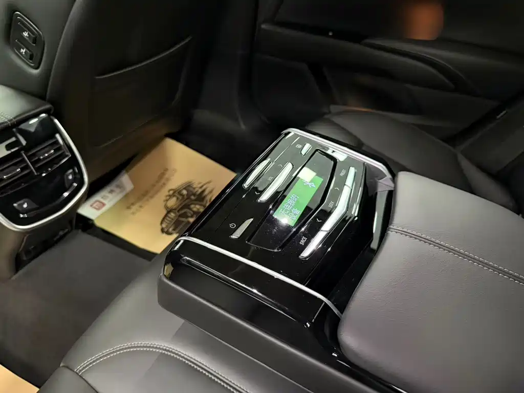Cadillac XTS 2018 — фото 13