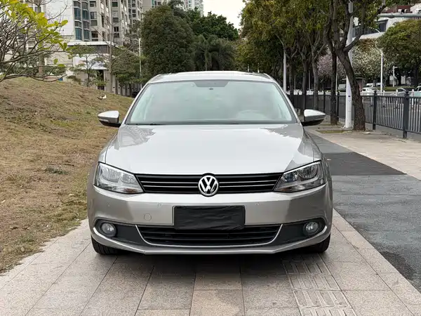 Volkswagen Sagitar 2014