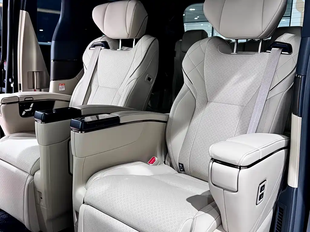 Toyota Alphard — фото 9