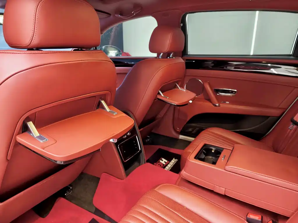 Bentley Flying Spur 2018 — фото 16