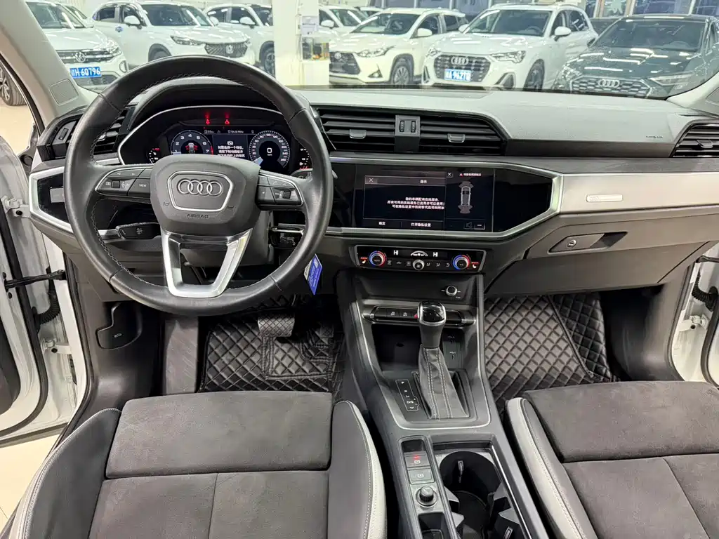 Audi Q3 2022 — фото 17