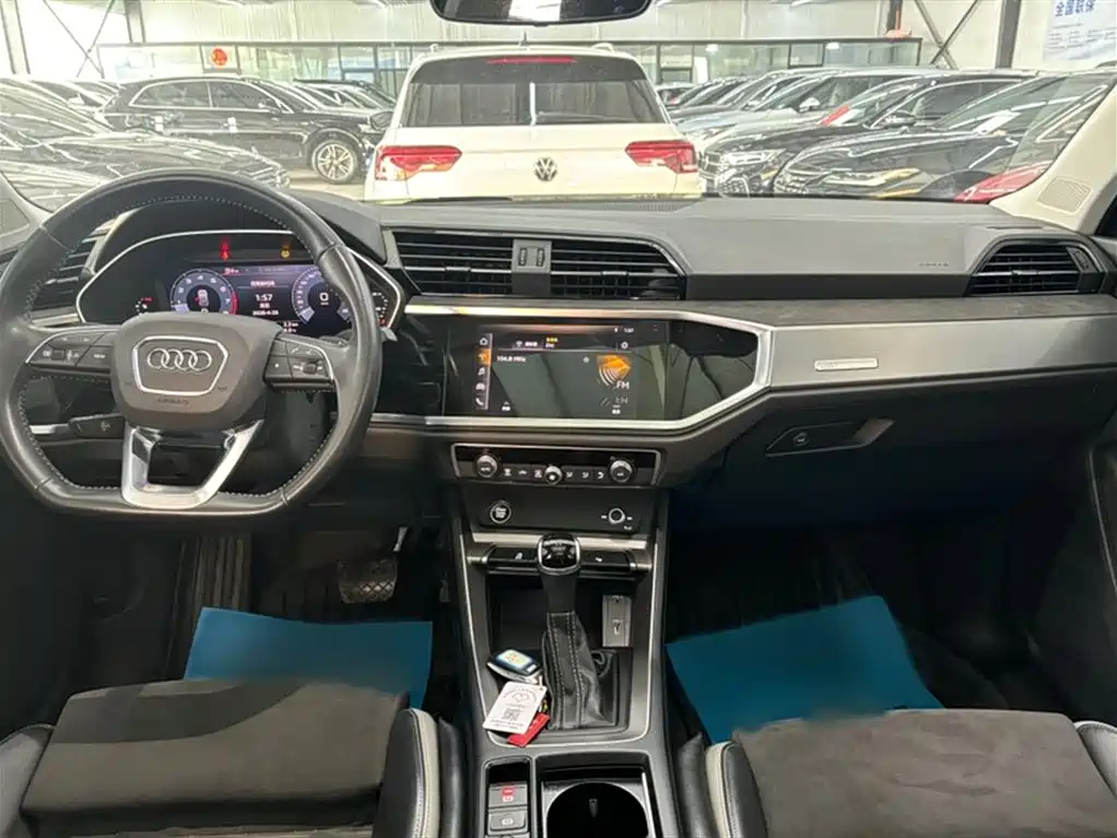 Audi Q3 2021 — фото 14